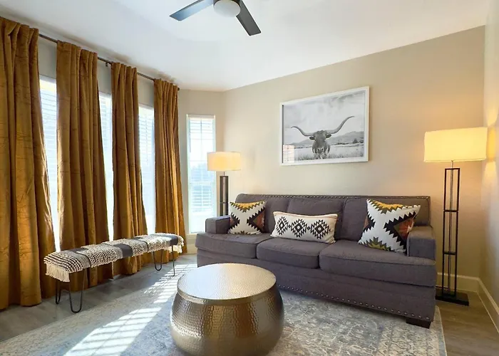 Spacious Family Gem, Close To Lake, Hot Tub