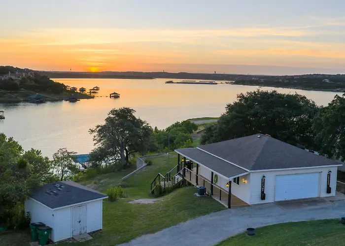 Lake Travis Lakefront Retreat - Hot Tub - Boat Ramp - Lakeside Parks